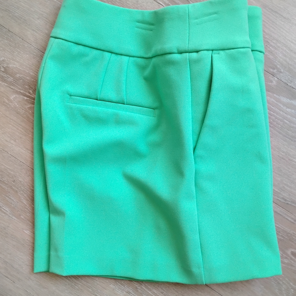 Express Stylist Super High Waist Green Shorts - Picture 5 of 6